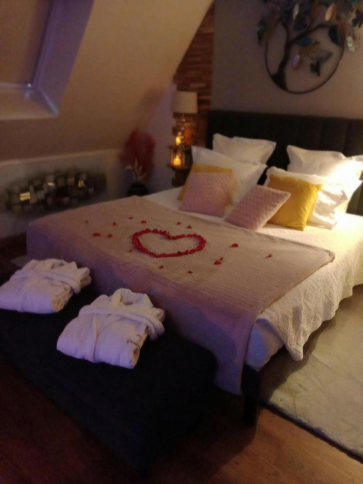 Manoir Du Grand Chene Hotel La Vraie-Croix Eksteriør billede